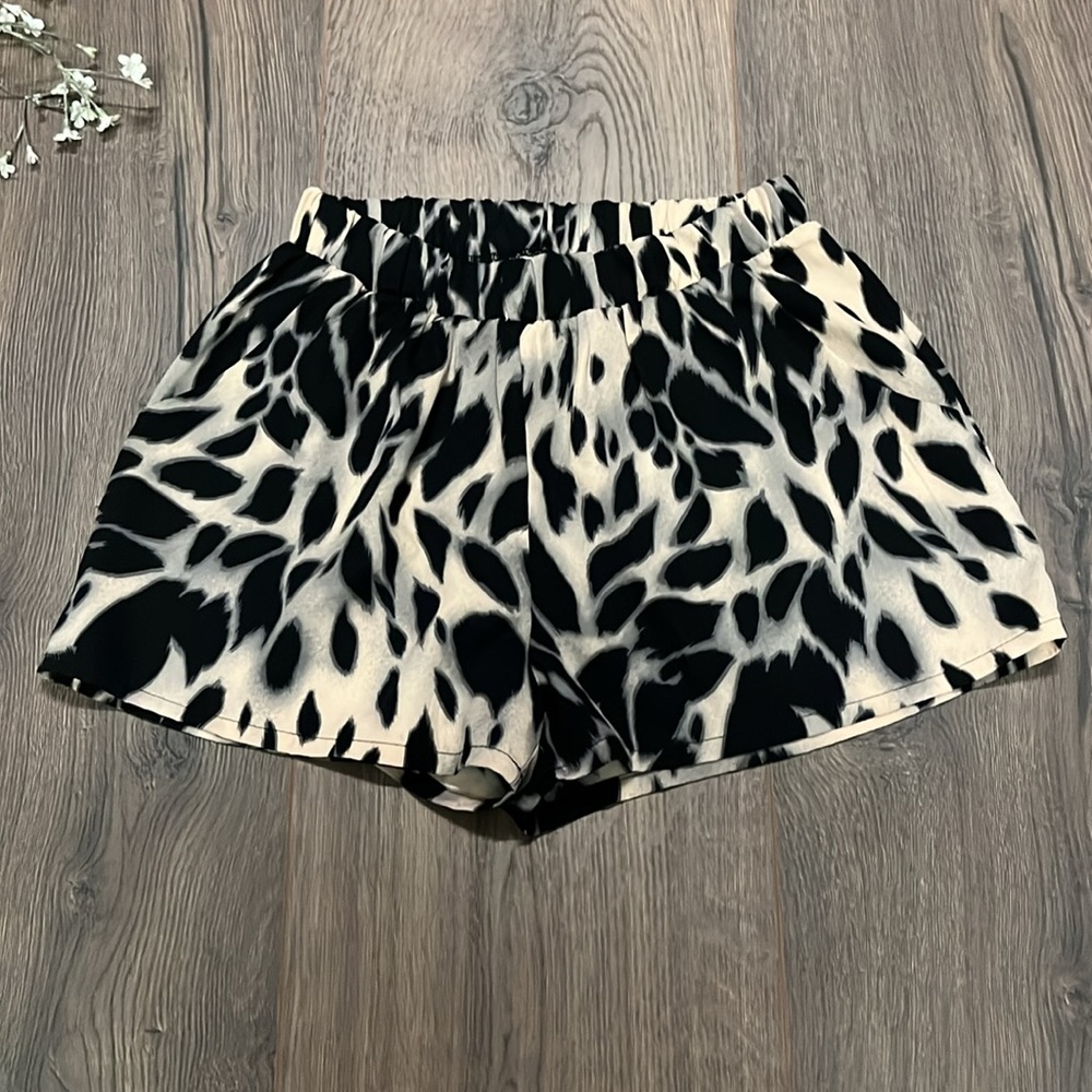 🖤 3 for 1 🖤 lightweight elastic ladies fashion shorts S - Picture 9 of 10